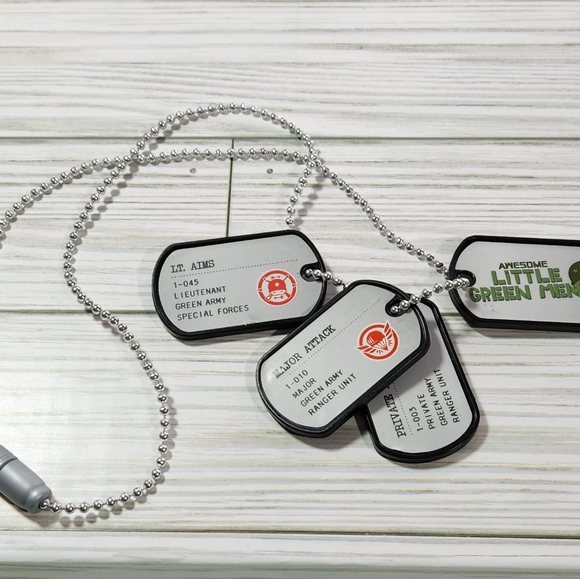 Awesome Little Green Men Necklace with 4 Tags Major Private Lt - Picture 5 of 7